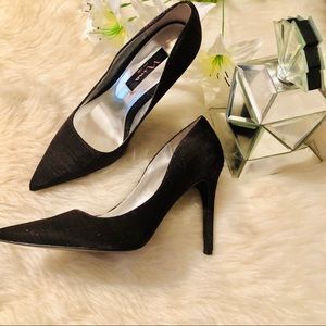 Nina’s Black/Ruby Metallic Pump